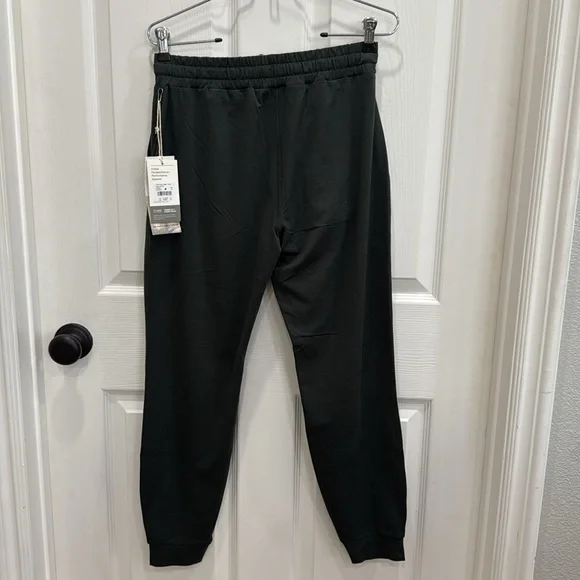 NWT. Vuori women’s joggers. Xs. Aspen Heather color (hunter green) - Picture 5 of 6